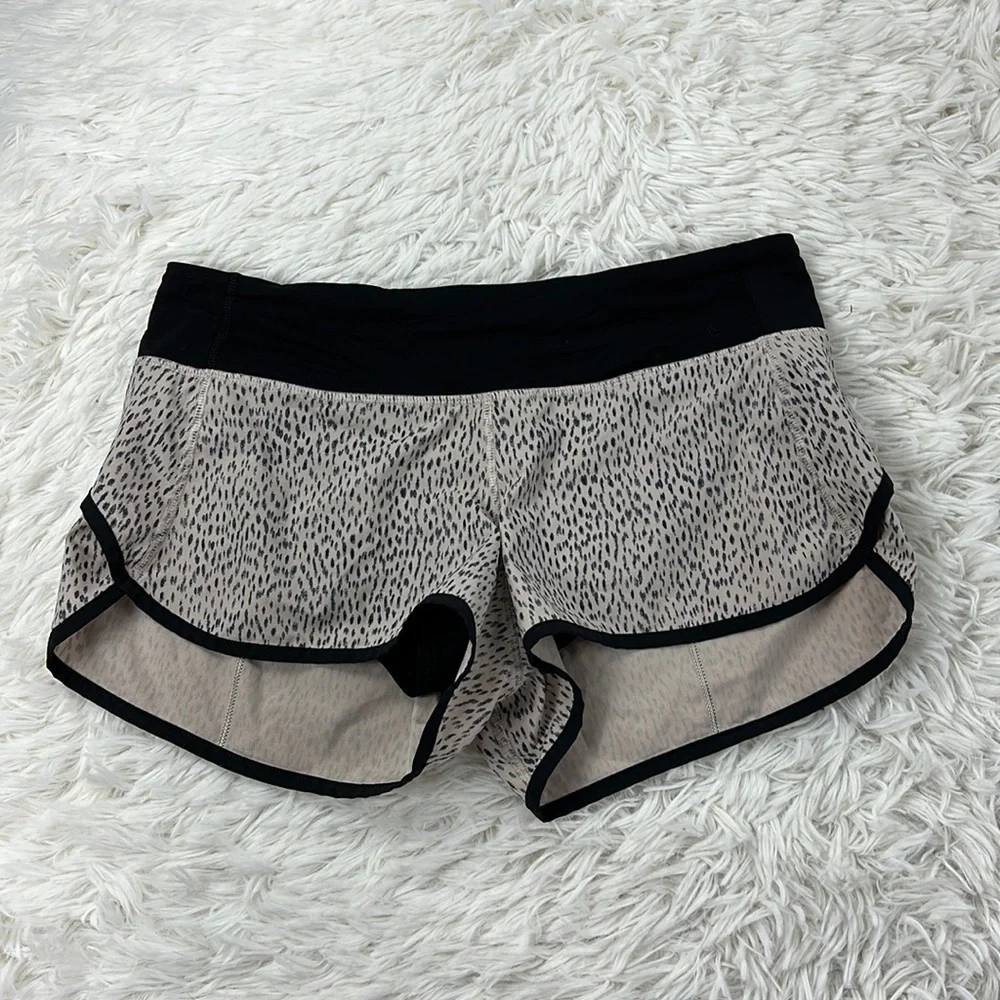 Lululemon Run: Speed Short *4-way Stretch Dottie Dash Grain Black / Black
